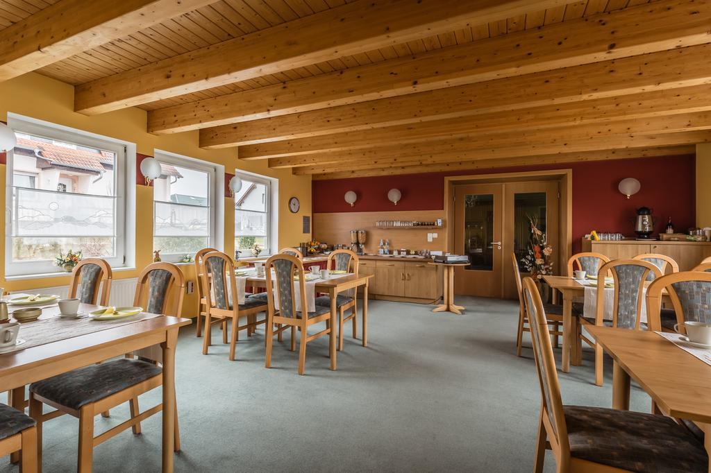 Hotel-Pension Am Rosarium Sangerhausen Eksteriør billede