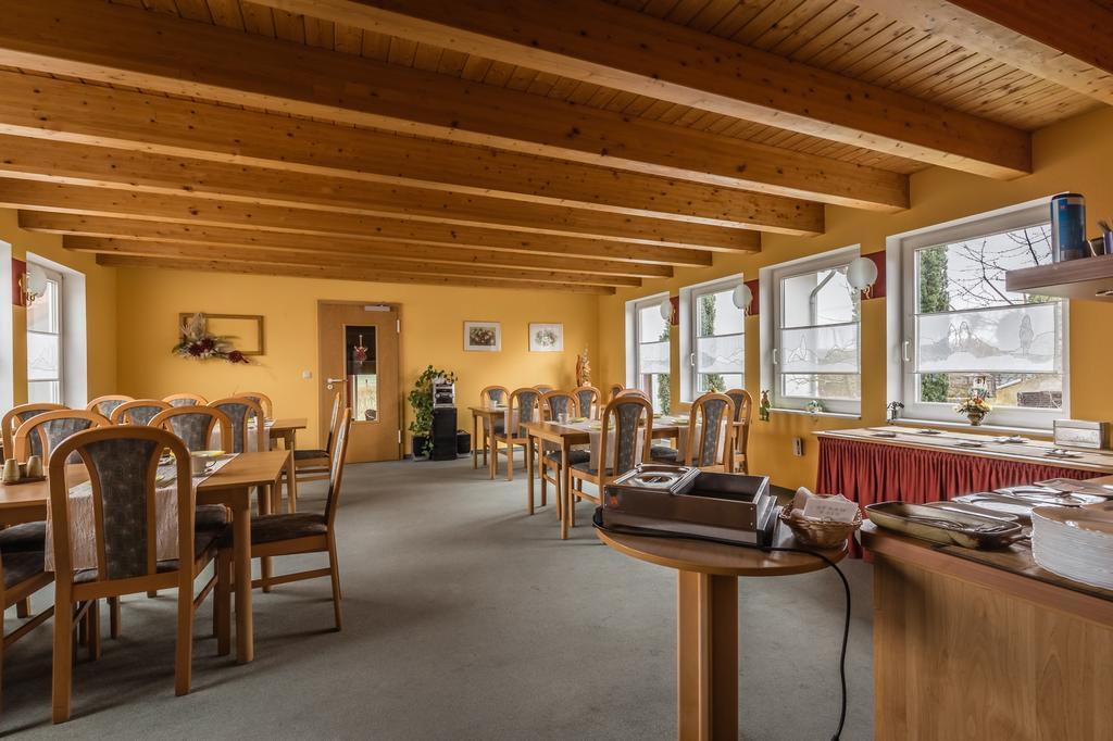 Hotel-Pension Am Rosarium Sangerhausen Eksteriør billede